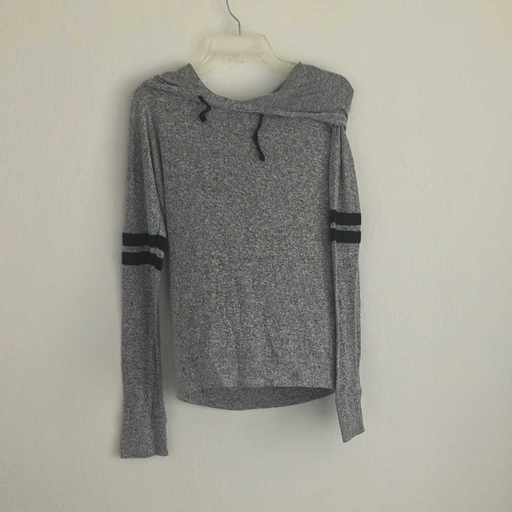 FINAL MARKDOWN SO hooded top medium